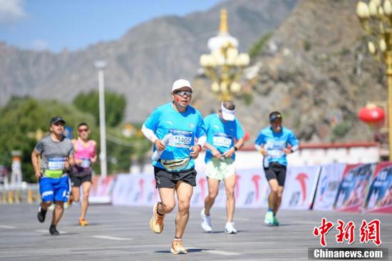 2024拉萨半程马拉松鸣枪开跑  第11张 2024拉萨半程马拉松鸣枪开跑  第11张