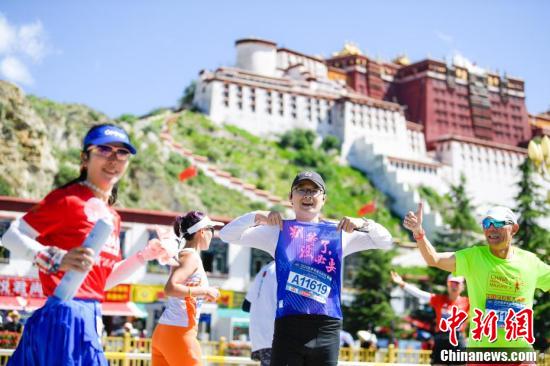 2024拉萨半程马拉松鸣枪开跑  第9张 2024拉萨半程马拉松鸣枪开跑  第9张