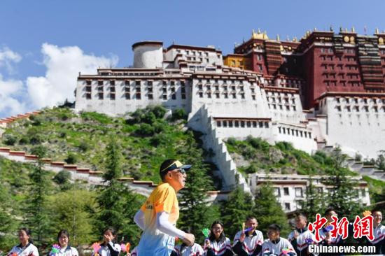 2024拉萨半程马拉松鸣枪开跑  第14张