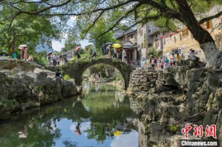 广西千年古镇“解锁”潮流玩法“圈粉”年轻人