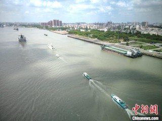 探索创新协作共管模式：边检等口岸单位举行联合巡航